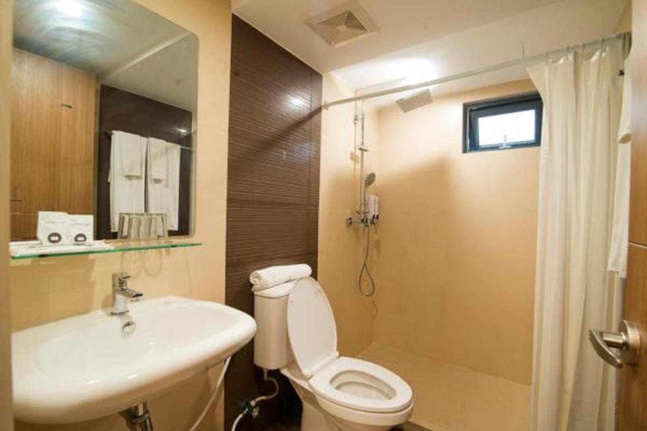 יאנגון Eastern Hotel מראה חיצוני תמונה